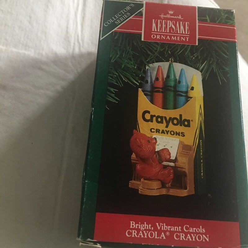 1991 HALLMARK KEEPSAKE ORNAMENT CRAYOLA CRAYONS BRIGHT, VIBRANT CAROLS