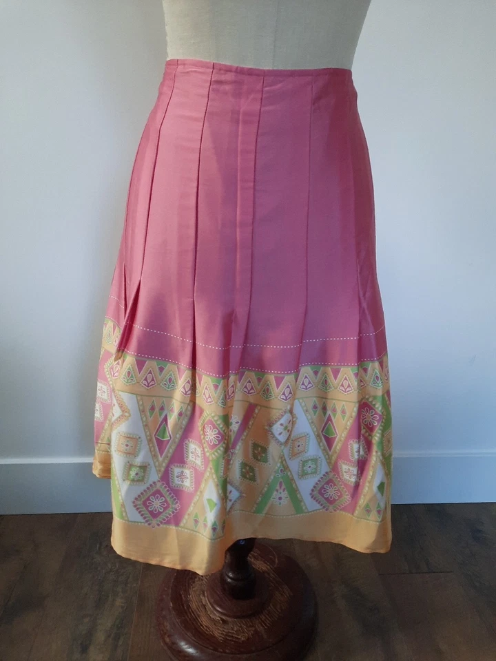 Falda plisada estilo Axcess Liz Claiborne para mujer talla 12 calce y rosa amarillo Foto 3 de 4