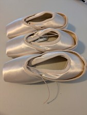 Russian Pointe Rubin Shoes, size 40, Width 3,...