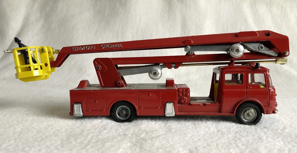 Corgi Major 1127 Simon Snorkel Fire Engine - Bild 3 von 4