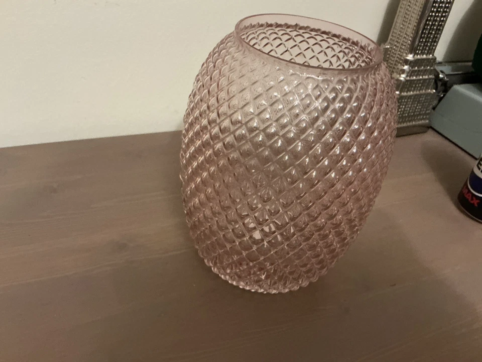 Lovely Pink Glass Oval Vase. - Image 3 of 4