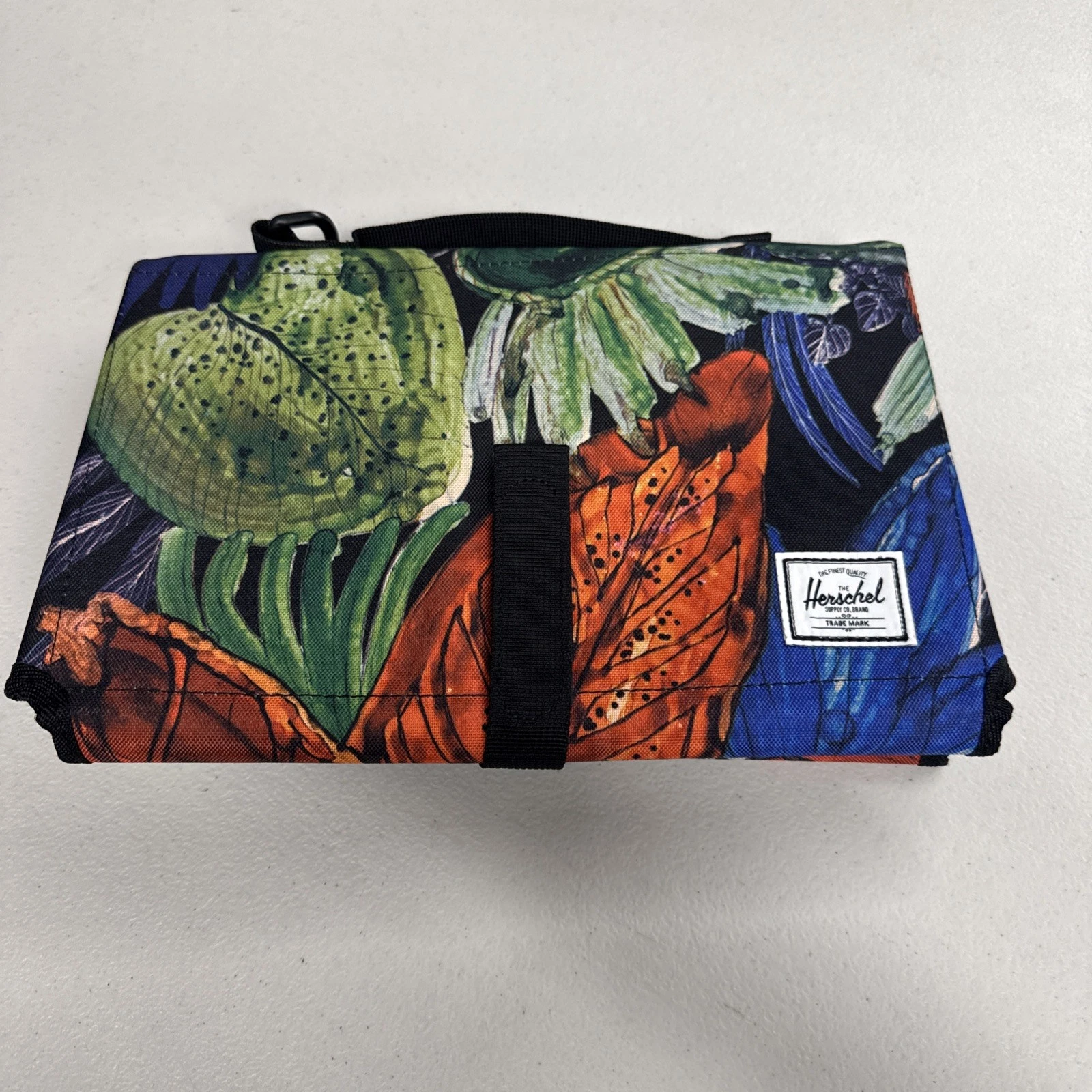 Herschel Sprout Change Mat Tropical Floral NWOT
Opens in a new window or tab