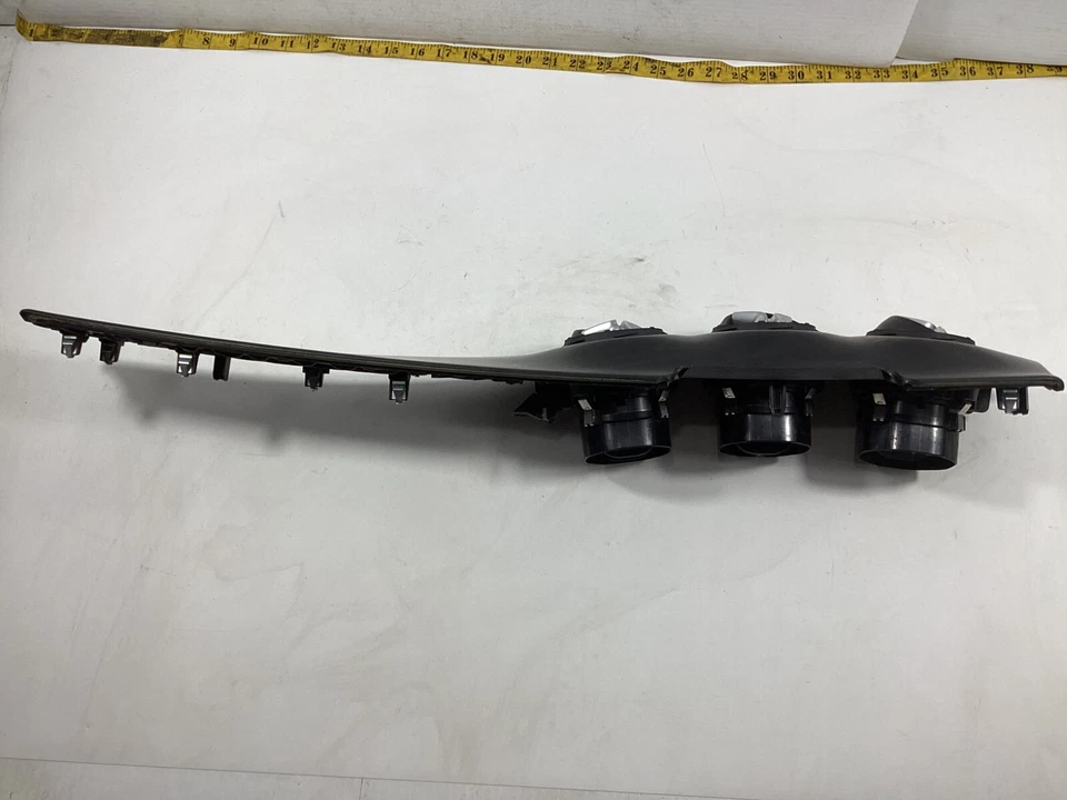 Cubierta del panel del tablero de instrumentos delantero Mercedes CLA250 2015-2020 A1176801601 OEM. Foto 4 de 4