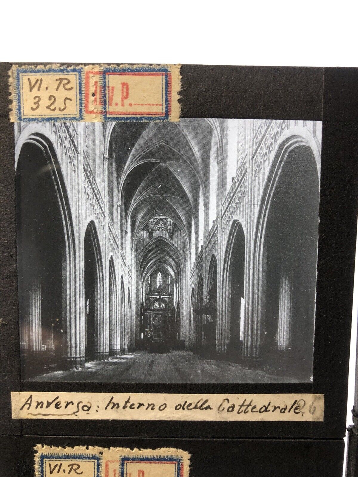 Foto 12 di 24