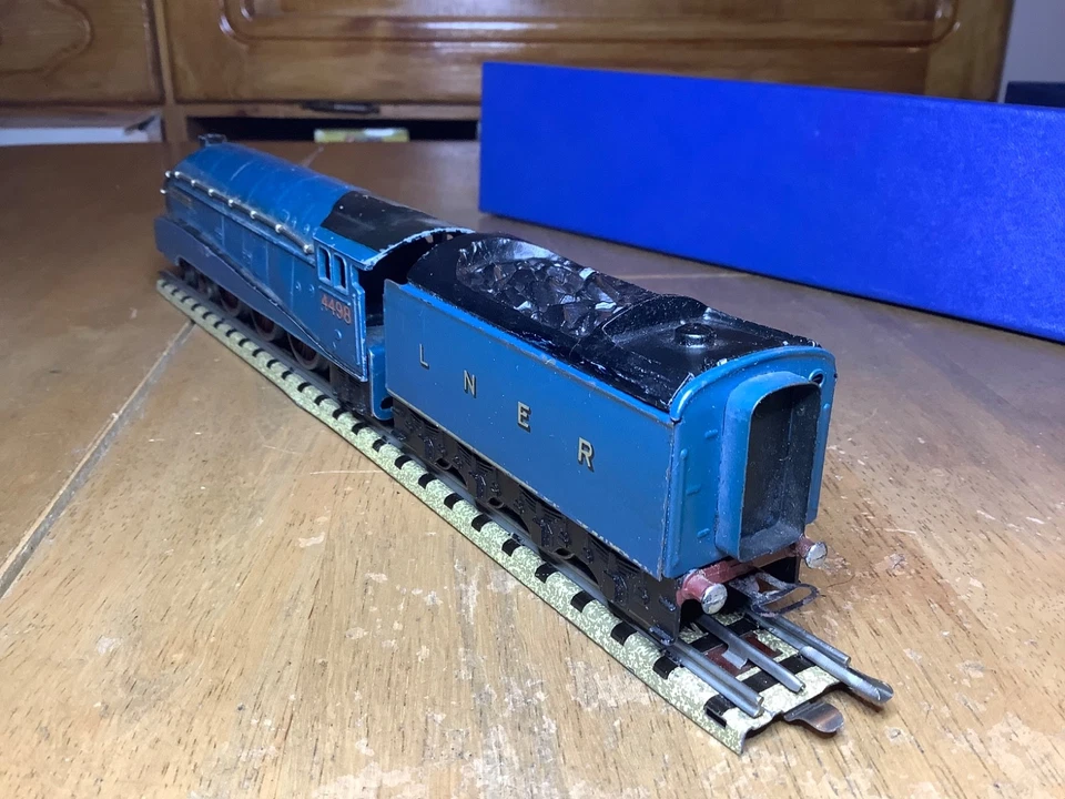 Hornsby Dublo 3 Rail EDL1 Pre War LNER 4-6-2 A4 Class 4498 Sir Nigel Gresley - Image 4 of 4