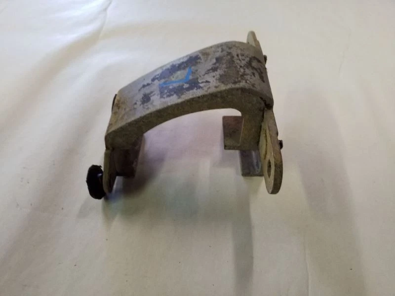 Soporte de parachoques trasero izquierdo | Se adapta a Mercedes Benz 300SDL 560SEL 1986-1991 Foto 2 de 4