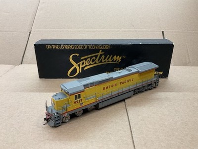 BACHMANN SPECTRUM HO SCALE DIESELLOK DASH 8 40C UNION PACIFIC SCHÖN!
