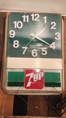 Vintage 7-UP Wall Clock Lighted Advertisement Sign 1970s Made In USA #7159 