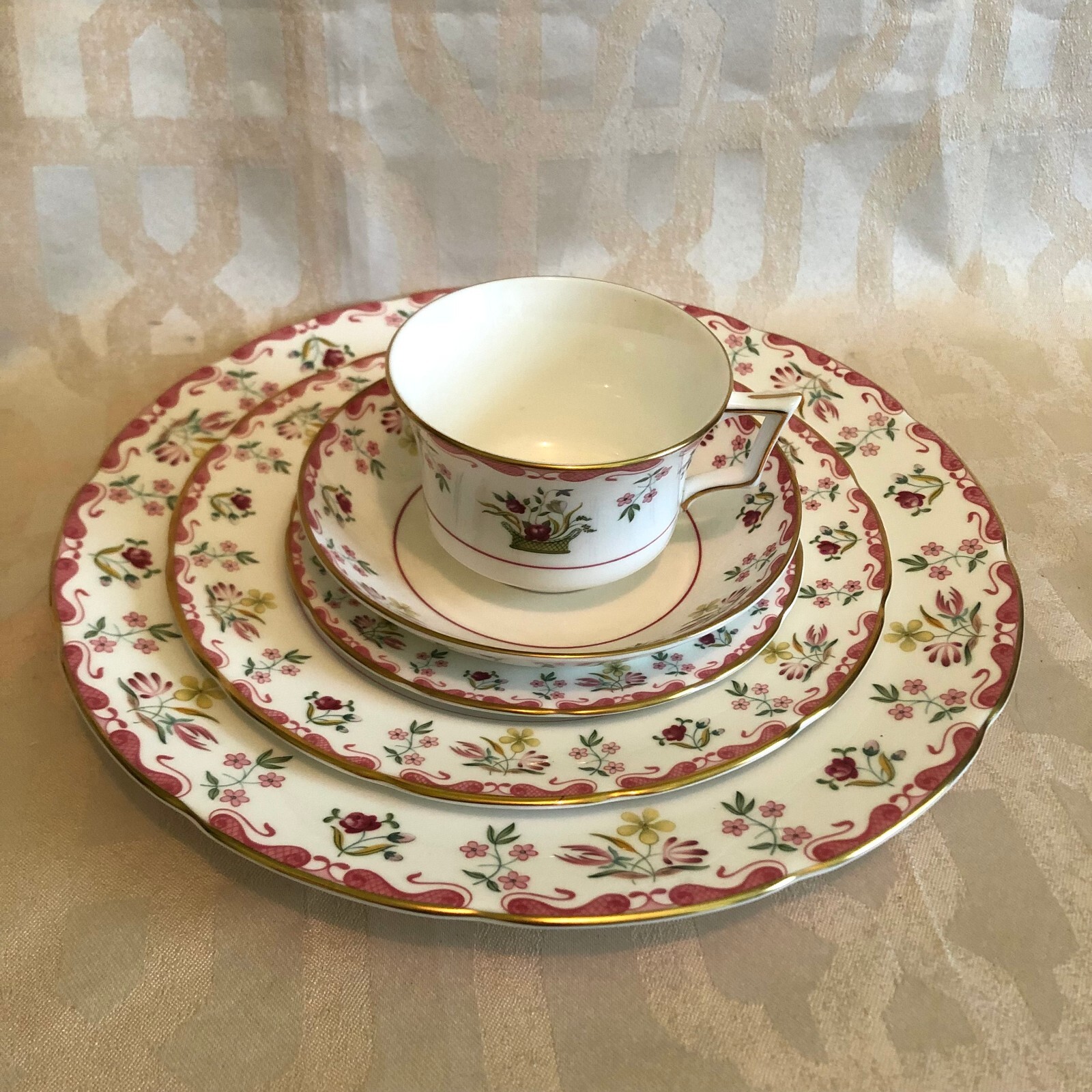 Wedgwood Bianca Williamsburg Script Mark 5 Piece Place Setting R4499