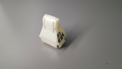 GENUINE USED BMW E81 E87 E82 REAR SEAT TRIM CLIP 52207157536  