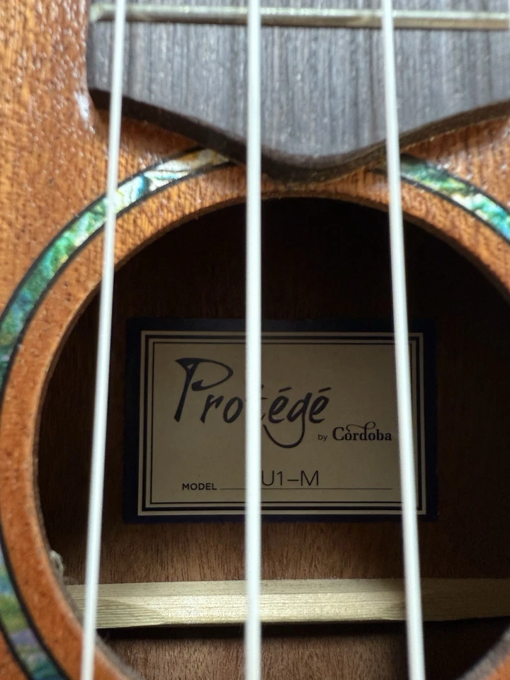 Ukulele Protege by Cordoba modelo U1-M tamanho concerto mogno acústico 4 cordas - Imagem 3 de 4