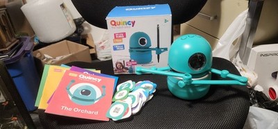 Landzo Quincy the Robot Educational Learning Artist Talk Draw Spell