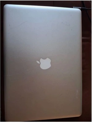 Apple MacBook Pro 15" 2010 · i5 · 4GB · 250GB