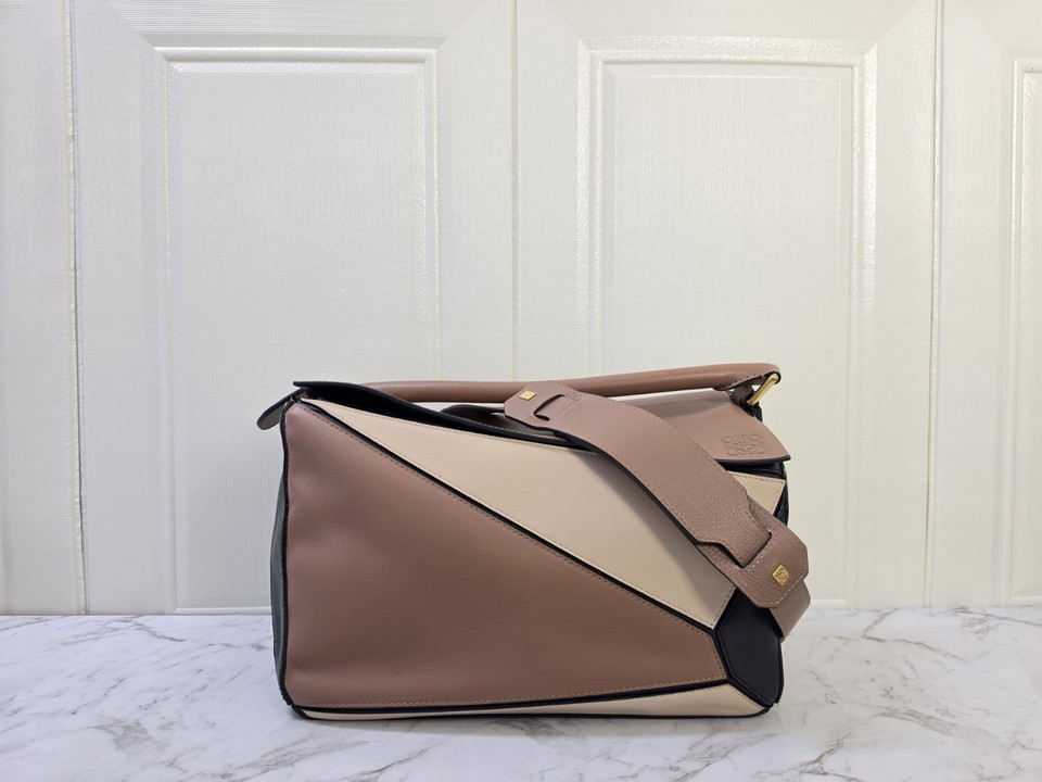  Authentic Loewe Puzzle Medium Tricolor Calfskin Leather 