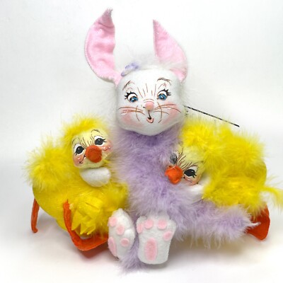 Annalee 2006 Easter Bunny with Two Chicks ''A Bunch of Bunny Hugs''