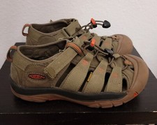 KEEN Newport H2 Waterproof Hiking Sandals Olive Green Unisex Boys Youth Size 2