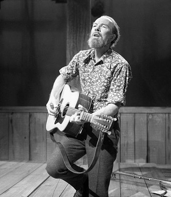folk singer Pete Seeger with children He performs an informal half- Old Photo 11