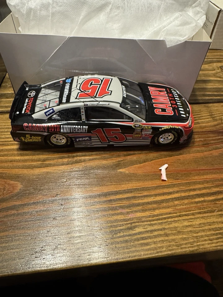 Clint Bowyer 15 Camrys 2013 30 aniversario 1/24 Lionel Nascar diecast 1/637 Foto 3 de 4