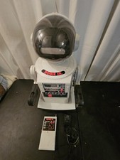 Untested - Radio Shack Robie Sr Robot With Remote And Battery Charger