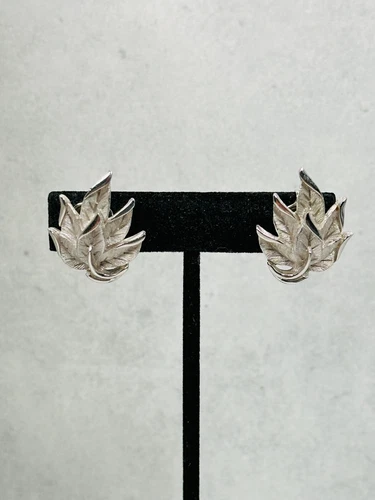 VTG Crown Trifari Earrings Leafs Silver Tone Clip On 1.25" Estate Jewelry