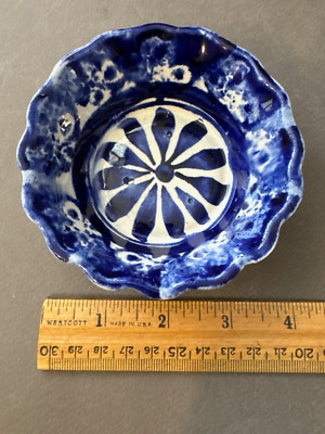 COBALT BLUE & WHITE FLOWER SCALLOPED EDGE TRINKET JEWELRY DISH BOWL VTG