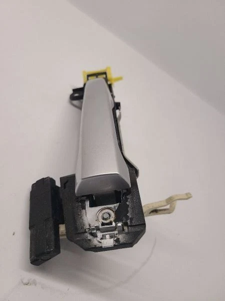 10-18 TOYOTA PRIUS RH Passenger Rear Handle Exterior Assembly Door Prius V  Foto 3 de 4