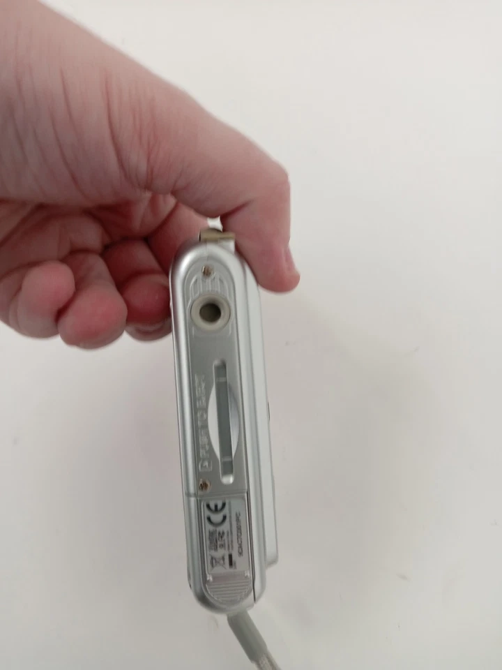 Vivitar ViviCam 3105s Digital Camera With Original Box 3.2MP Silver-Tone - Image 3 of 4