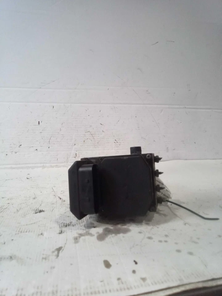 Conjunto de bomba y motor ABS usado se adapta a: montaje Mazda RX8 2004 sin barra dinámica Foto 2 de 4