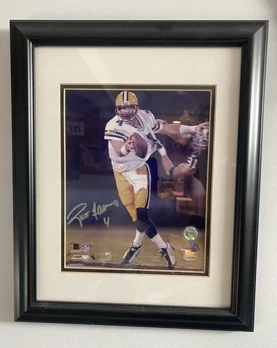 Brett Favre Autographed COA Photo Packers vs Raiders Framed (13 x 16)