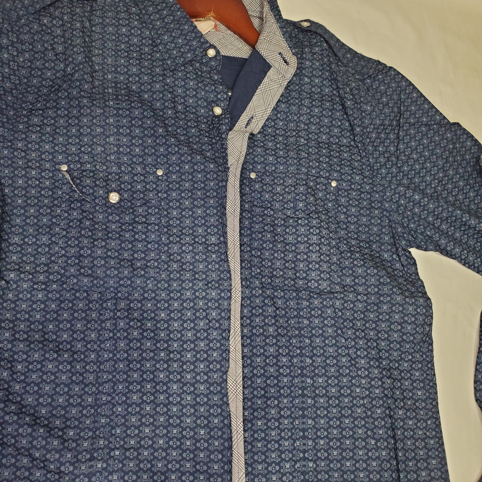Men's Button Down long sleeve Blue  pattern contr… - image 16