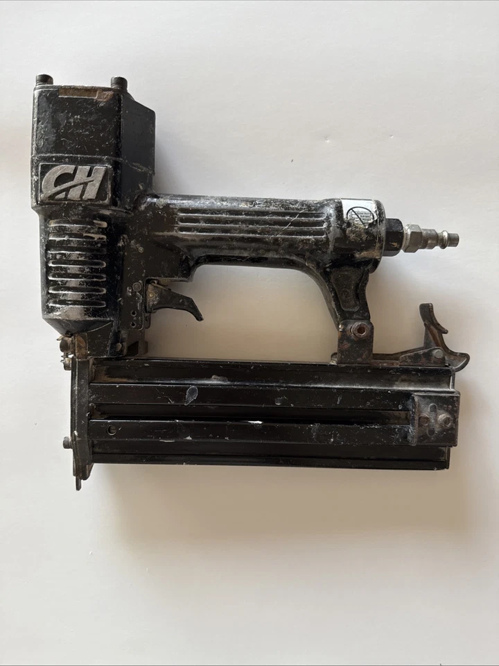 Clavadora Brad Campbell Hausfeld modelo NB0030 Foto 3 de 4