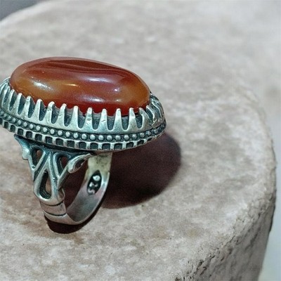 Nawader Al-Yamani.. Royal ring inlaid with Yemeni agate (wide zend) stallion siz