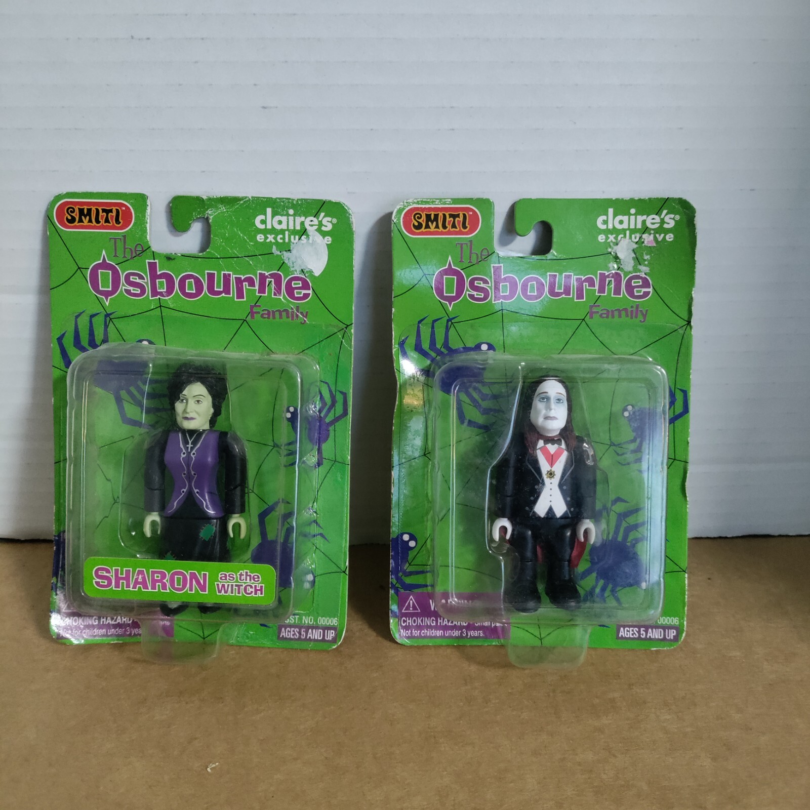 The Osbourne Family SMITI 3 Inch Mini Figure - Ozzy as the Count & Witch SHARON