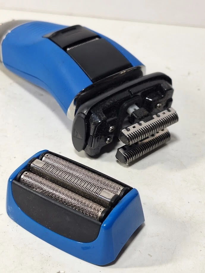 Remington Ultra-Close & Smooth Foil Shaver with Comfort Pivot Neck, Blue, XF5000 - Image 3 of 4