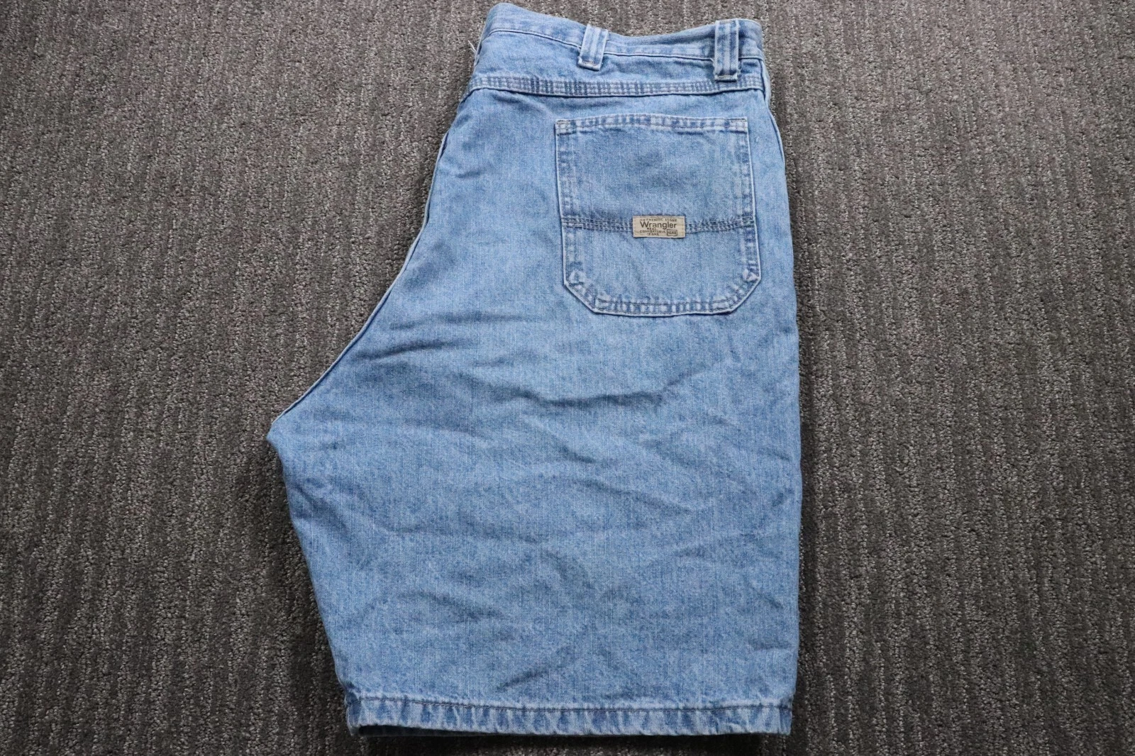Wrangler Vintage Relaxed Fit Cargo Pocket Denim Shorts Skater Grunge Men's 40x9