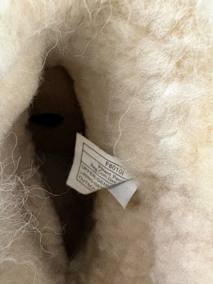 UGG Australia Fluffy White Women's Boot Size 7.5 - Image 4 of 4