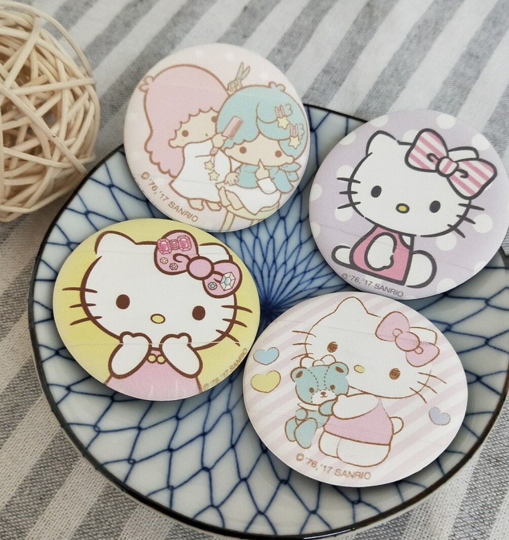 Fard à Paupières Mono Hello Kitty - Teinte London Pog Gris Taupe Irisé - 0,8g - Poudré, Longue Tenue - Fabriqué En France