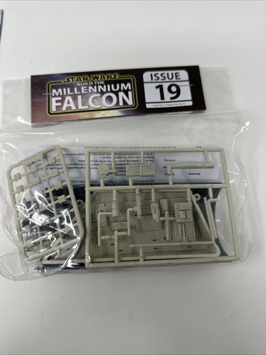 DEAGOSTINI STAR WARS BUILD THE MILLENNIUM FALCON PARTS AND MAGAZINE ISSUE 19 - Picture 3 of 5