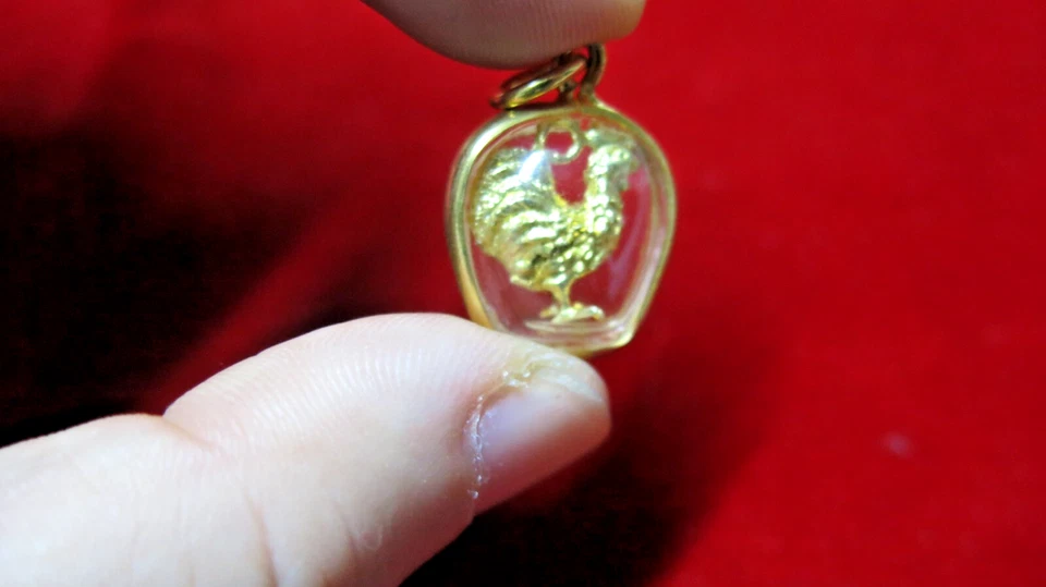 Tiny Gold Rooster Chicken Pendant – Miniature Animal Charm Jewelry Figurine Gift - Изображение 4 из 4