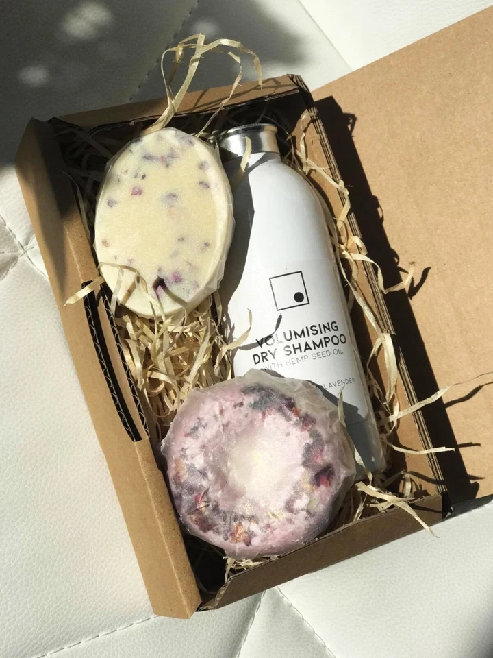 Vegan Hair Care Bundle Dry Shampoo, Shampoo Bar and Conditioner Bar Gift Set - Image 2 of 4
