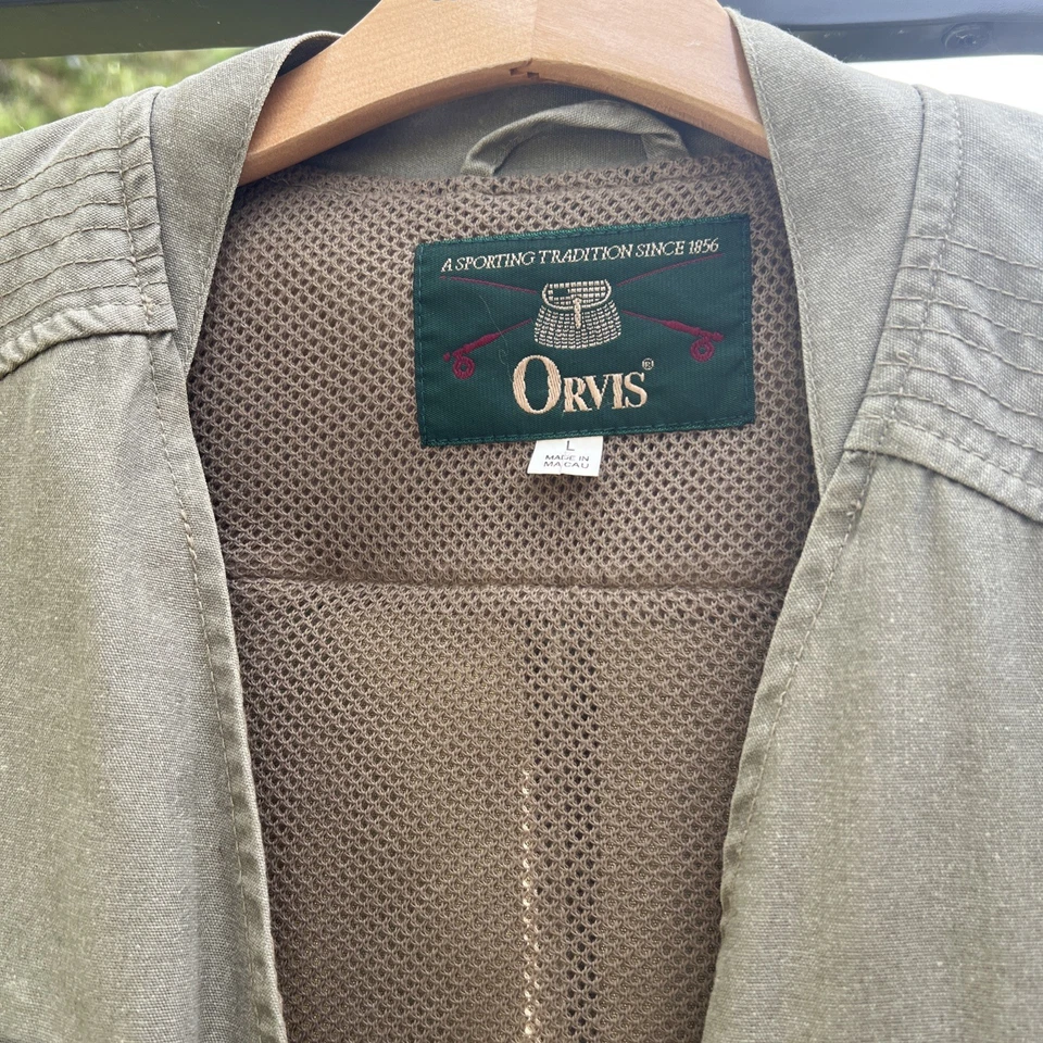Chaleco de pesca con mosca grande Orvis para hombre caqui beige 12 bolsillos cremallera completa exterior.  676 Foto 2 de 4