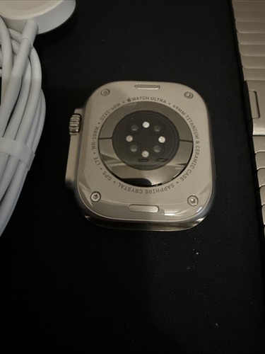 Apple Watch Ultra (1ère génération, 49 mm) plus 3 bracelets - Photo 6 sur 15