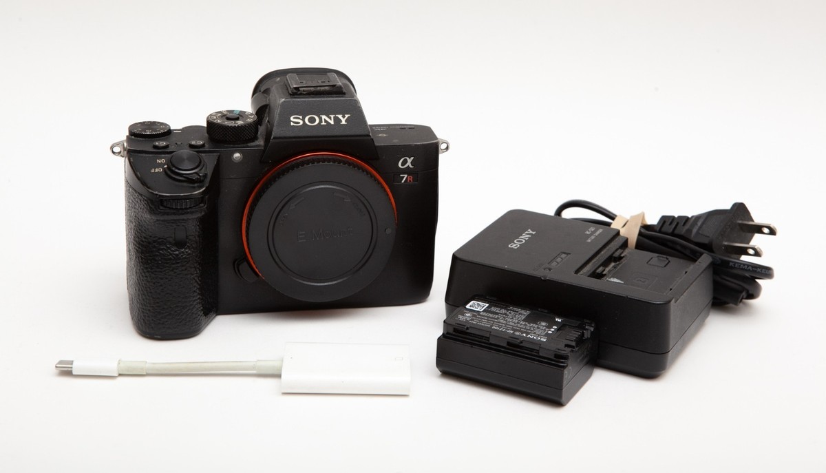 Sony Alpha A7R III A7RIII ILCE7RM3 42.4MP ** Low Shutter! ** USA