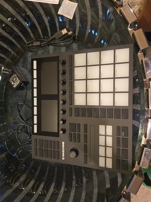 Native Instruments MK3 USB MIDI Controller + Drum Machine Sampler Studio
