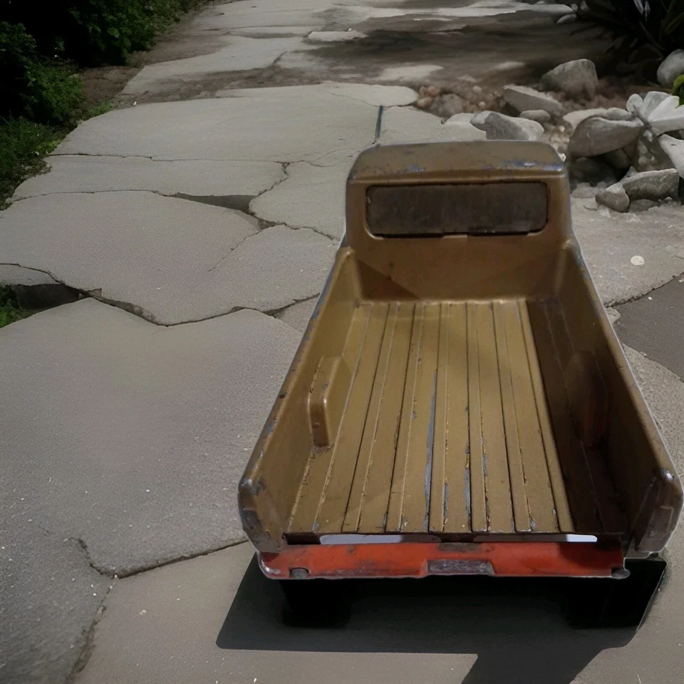 VINTAGE ERTL INTERNATIONAL HARVESTER PICKUP  WOOD GRAIN FARM TRUCK - Image 4 of 4