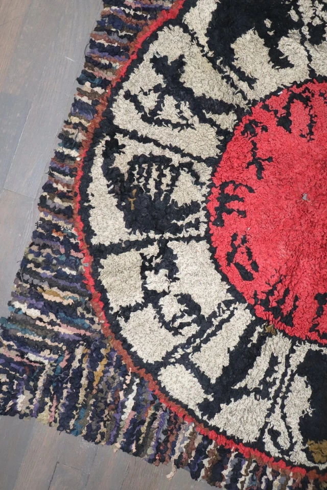 Антикварный американский крючковый ковер Zodiac размер 3 фута x 3 фута 2 дюйма - Изображение 2 из 4