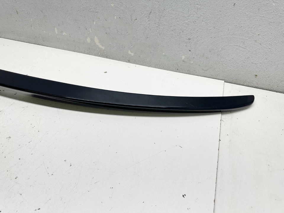 P31065 2014-2017 Mazda 6 tampa do porta-malas spoiler lábio preto fabricante de equipamento original - Imagem 3 de 4