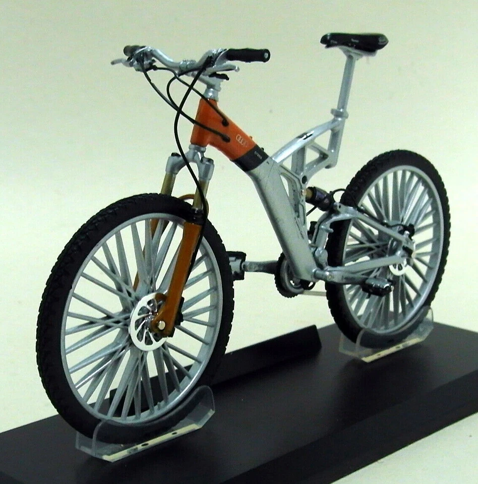 Welly Escala 1/10 - Audi Design Cross Pro Modelo Plástico Diecast Bicicleta y Soporte Foto 3 de 4