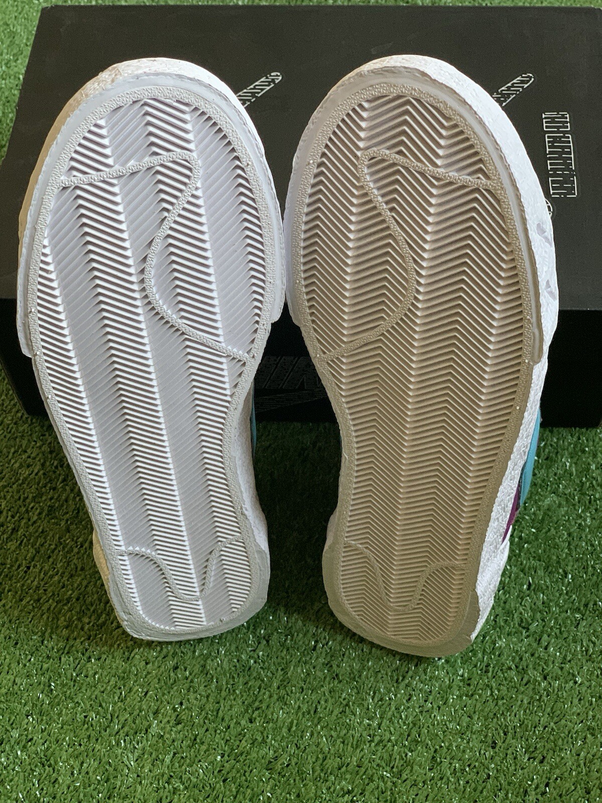 SACAI X NIKE NIKE x SACAI KAWS BLAZER SCARPE DA GINNASTICA BASSE SAKAI COWS VIOLA US12 DM7901 500