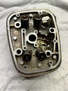 BMW R1150RT und R1150RS Zylinderkopf Links Doppelzündung (11127670707)